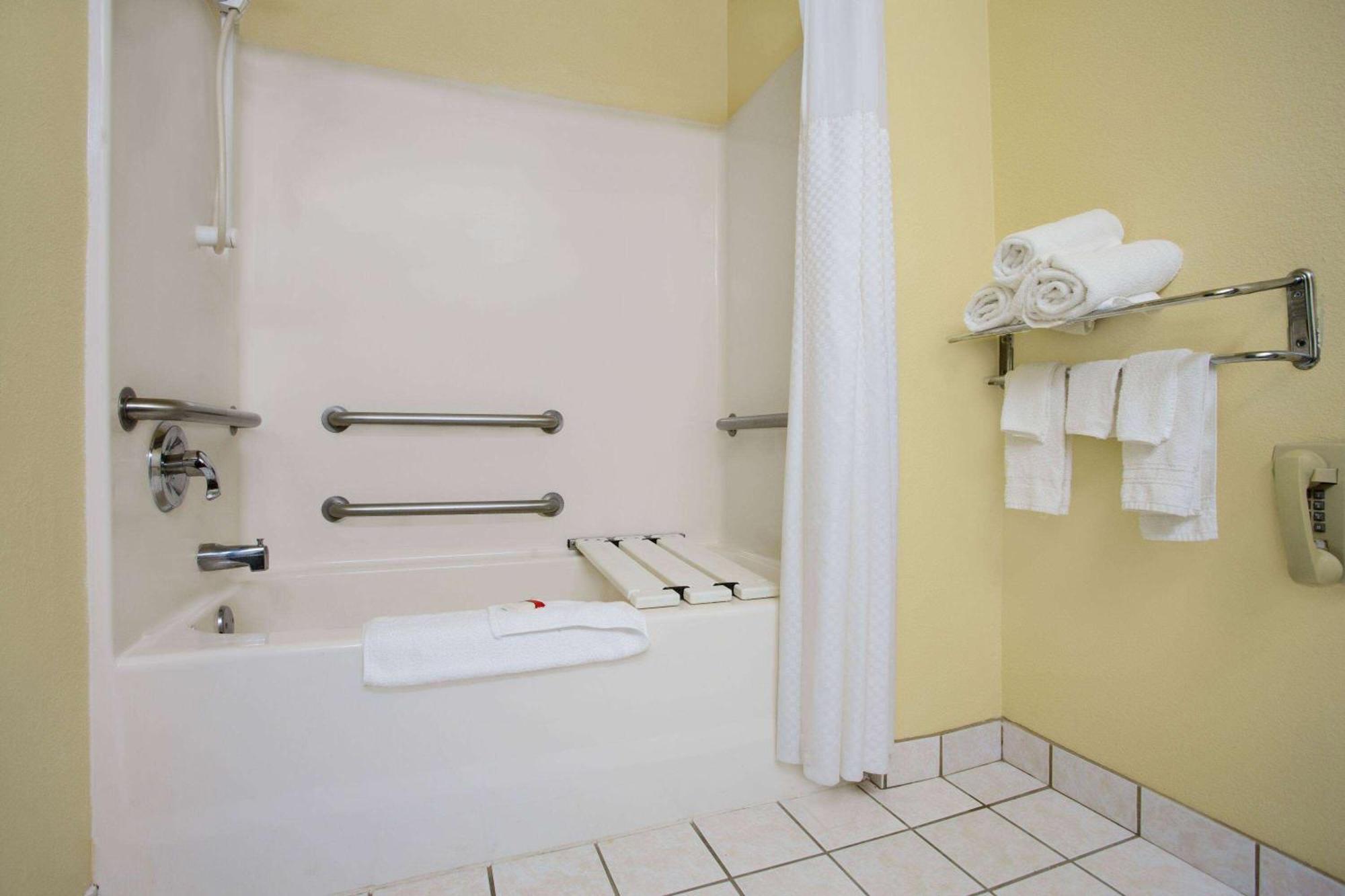 Super 8 By Wyndham Lynchburg Va Hotel Eksteriør billede